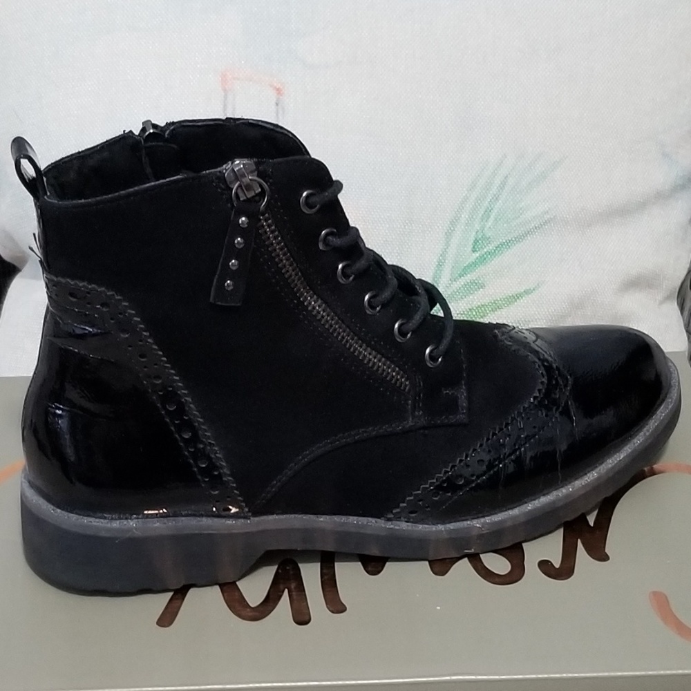 Women's Ankle Bootie. Size 8